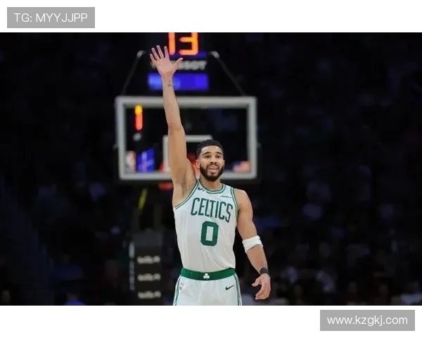 杰森·塔图姆带领波士顿凯尔特人迎接新赛季挑战 展现全能球星风采